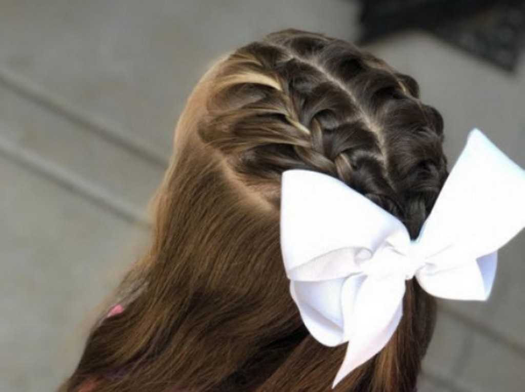 Прически на 1 сентября: легкие и красивые для девочки на длинные и средние волосы, косички на первое, какую можно сделать для 1 класса
