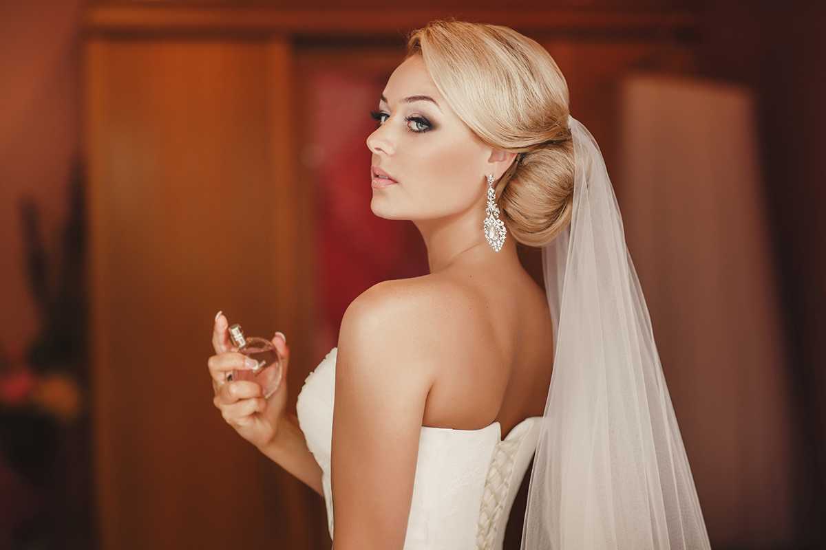 Красивые свадебные прически с фатой - модные тенденции 2018 - 2019 Прически с фатой на длинные, средние, короткие волосы локоны, пучок, косы, с плетением