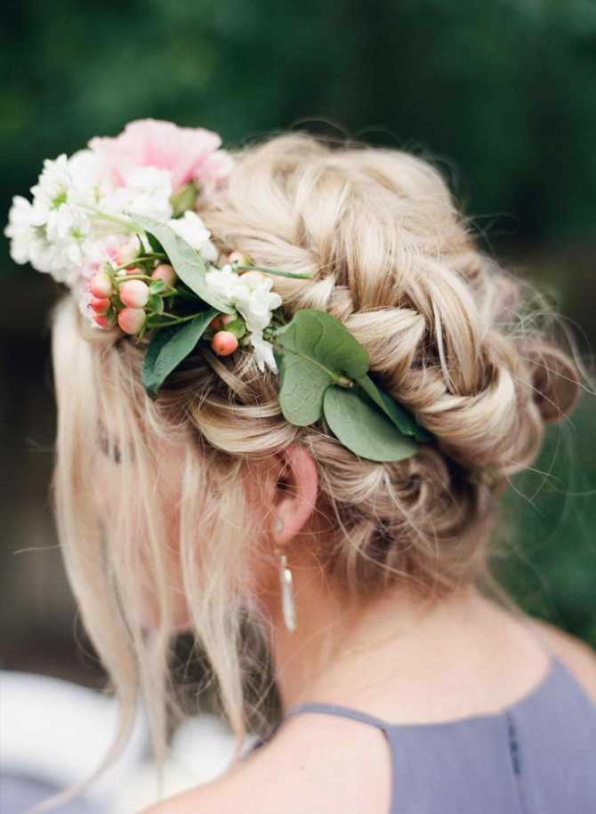 Прически на среднюю длину волос: греческие, свадебные и вечерние укладки