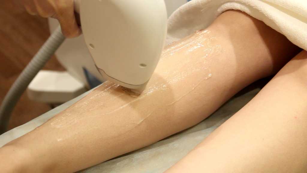 Как сделать кожу на ногах гладкой после эпиляции