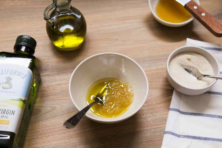 Оливковое масло - продукт для сохранения молодости, красоты и здоровья. чем оно полезно для организма и кожи