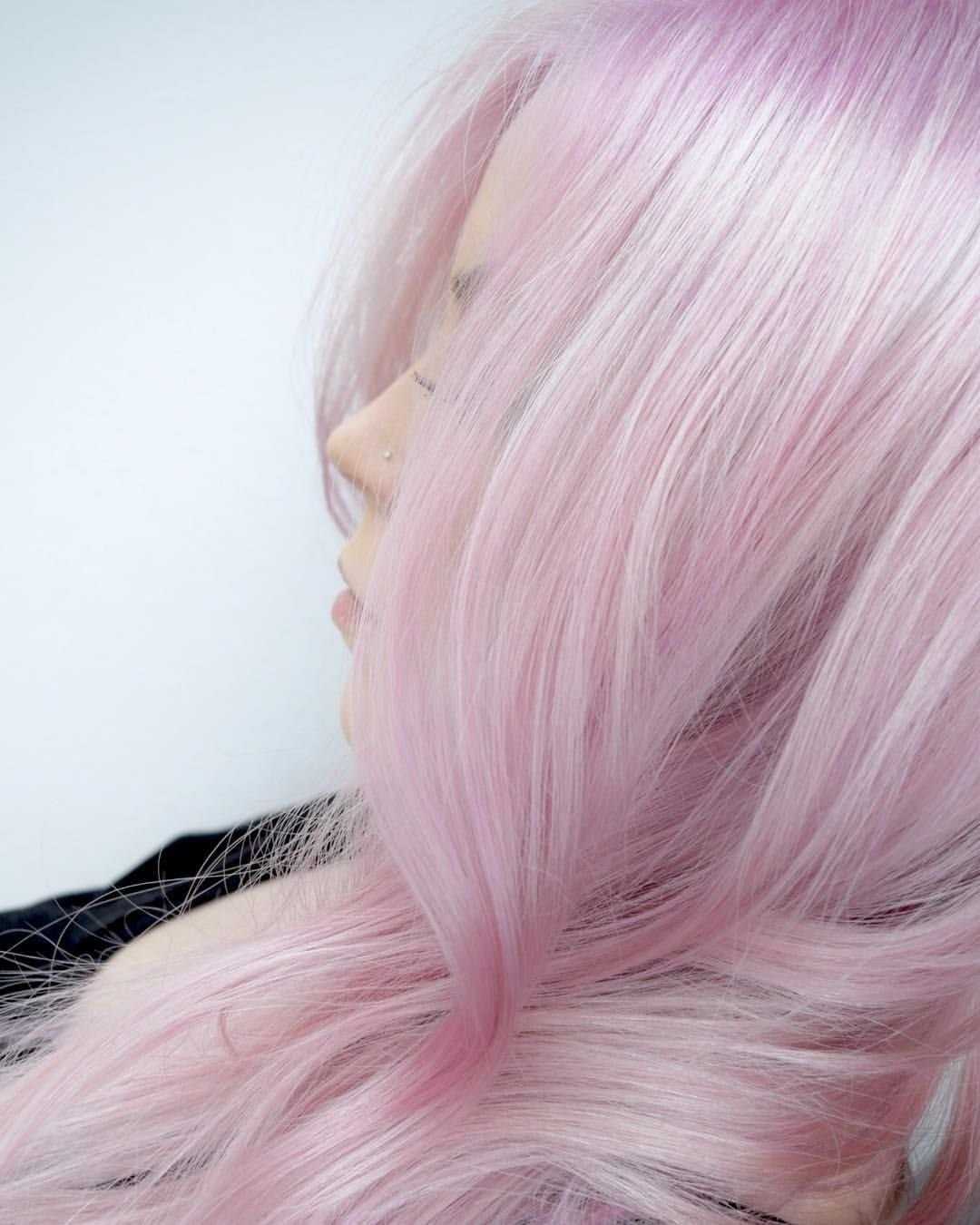 Жемчужно розовые волосы. Розовый блонд краска Эстель. Жемчужно розовый блонд Эстель. Розовый блонд краска пастель Пинк. Эстель блонд с розоватым оттенком 12.65.